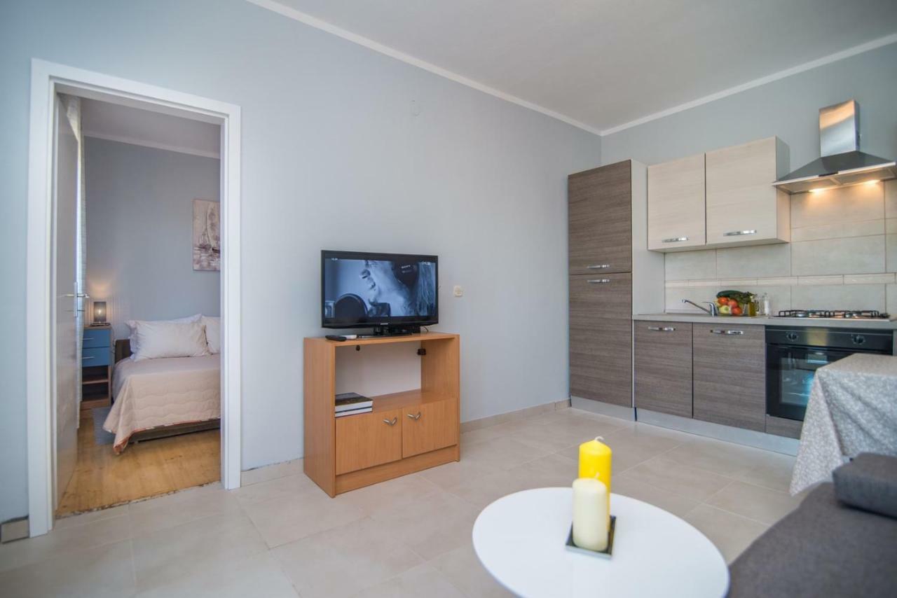 Apartment With Terrace In Filipana Marčana エクステリア 写真