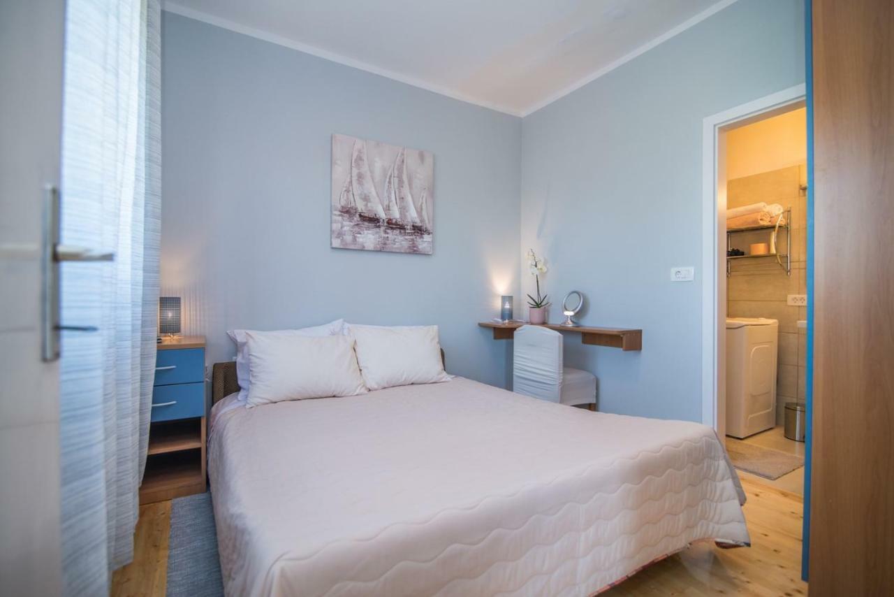 Apartment With Terrace In Filipana Marčana エクステリア 写真