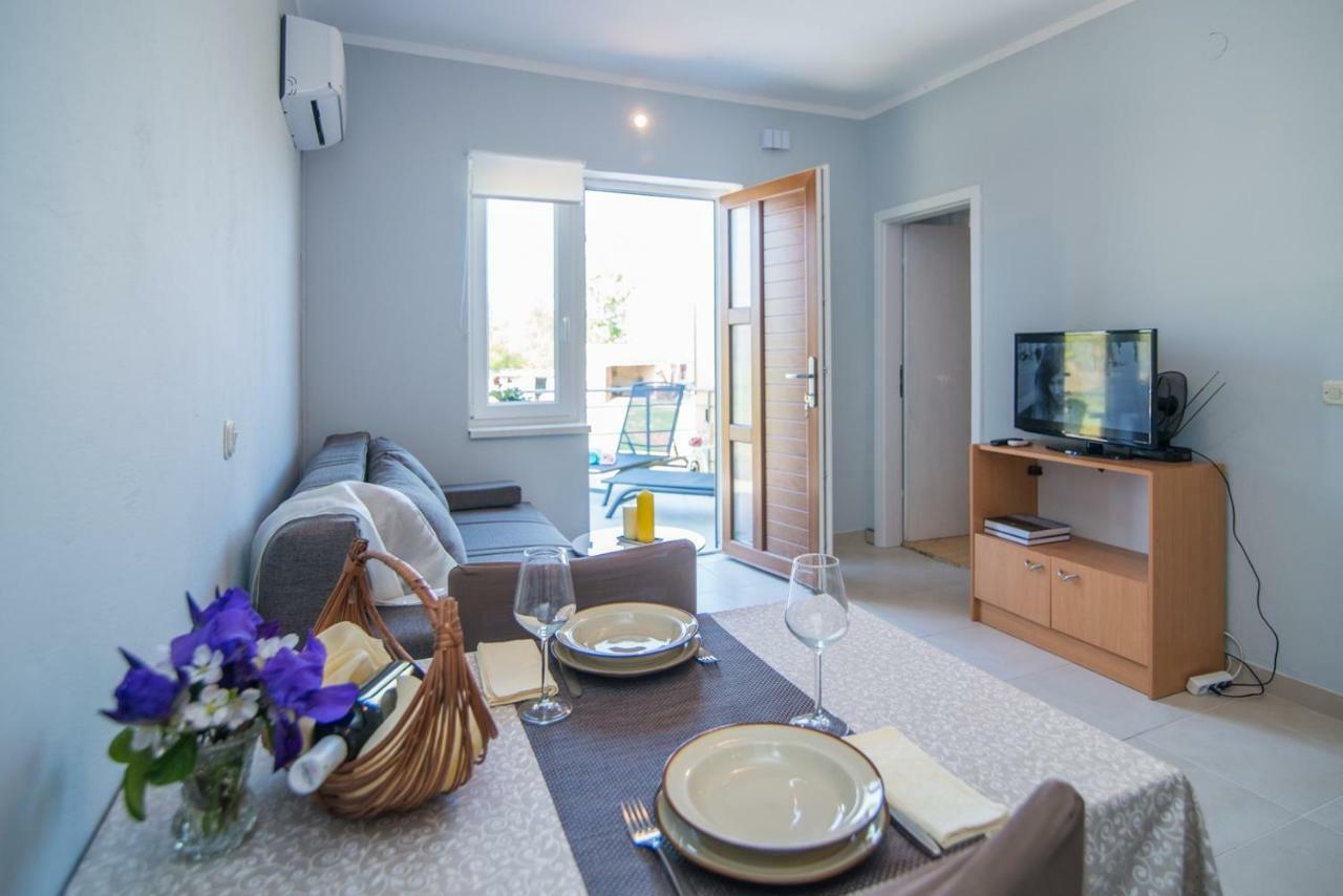 Apartment With Terrace In Filipana Marčana エクステリア 写真